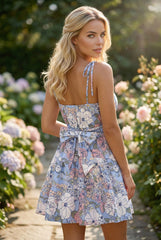 Robe de vacances à bretelles spaghetti en patchwork à fleurs bleu ciel