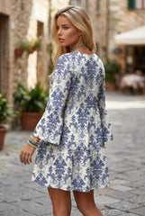 Robe courte bleu ciel à imprimé floral bohème