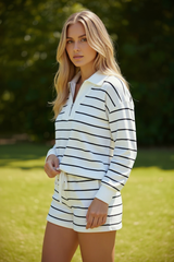 Tenue 2 pièces pull à épaules tombantes et short à rayures blanches