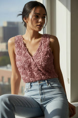 Sleeveless body wrapped in v * collar