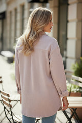 Veste boutonnée en velours côtelé rose clair avec poche à rabat