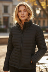 Chaqueta acolchada negra con cremallera unida