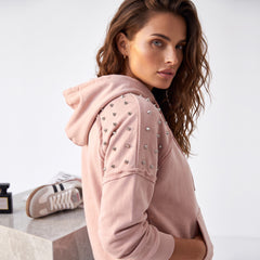 Raglan sleeve hoodie and plain colored rivets with pocket