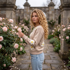 Pull beige oversize en grosse maille à fleurs