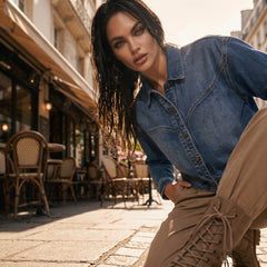Veste en jean bleu délavé à col V style western