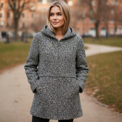 🖤 DOUCEUR URBAINE – La veste cocon à capuche pour vos journées d’hiver