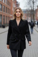 La veste à double boutonnage qui redéfinit l’élégance