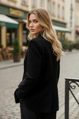 La veste à double boutonnage qui redéfinit l’élégance