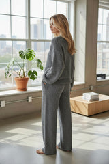 Ensemble deux pièces : haut à col rond et pantalon droit