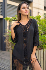 ✨ ÉCLAT BOHÈME – La robe fluide noire aux détails crochet sophistiqués