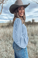 Chemisier bleu brume à volants et manches bouffantes, col rond-A WOMAN WE LOVE