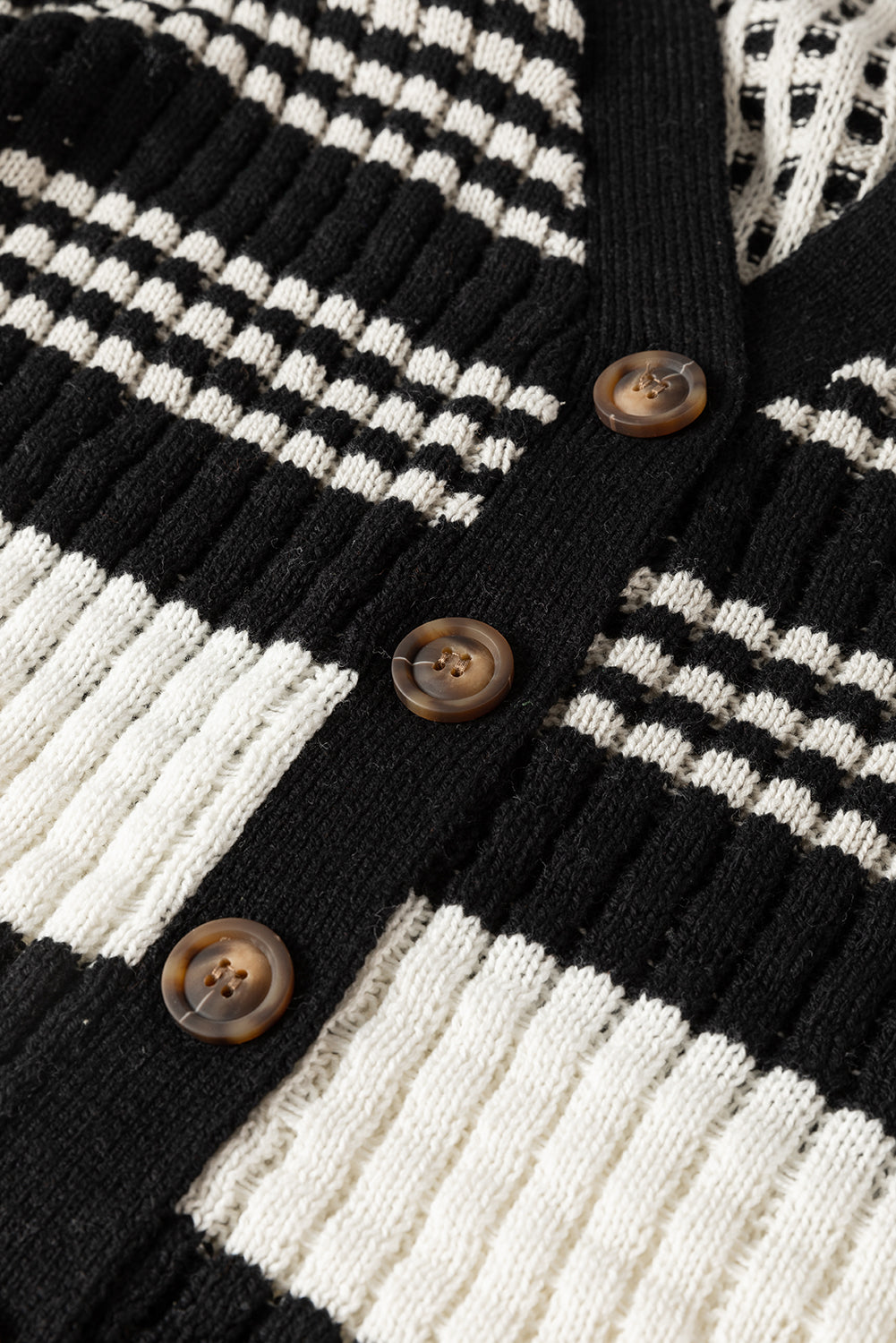 Cardigan boutonné en tricot texturé color block noir-A WOMAN WE LOVE