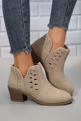 Bottines beiges ajourées à bout pointu et talon, effet daim
