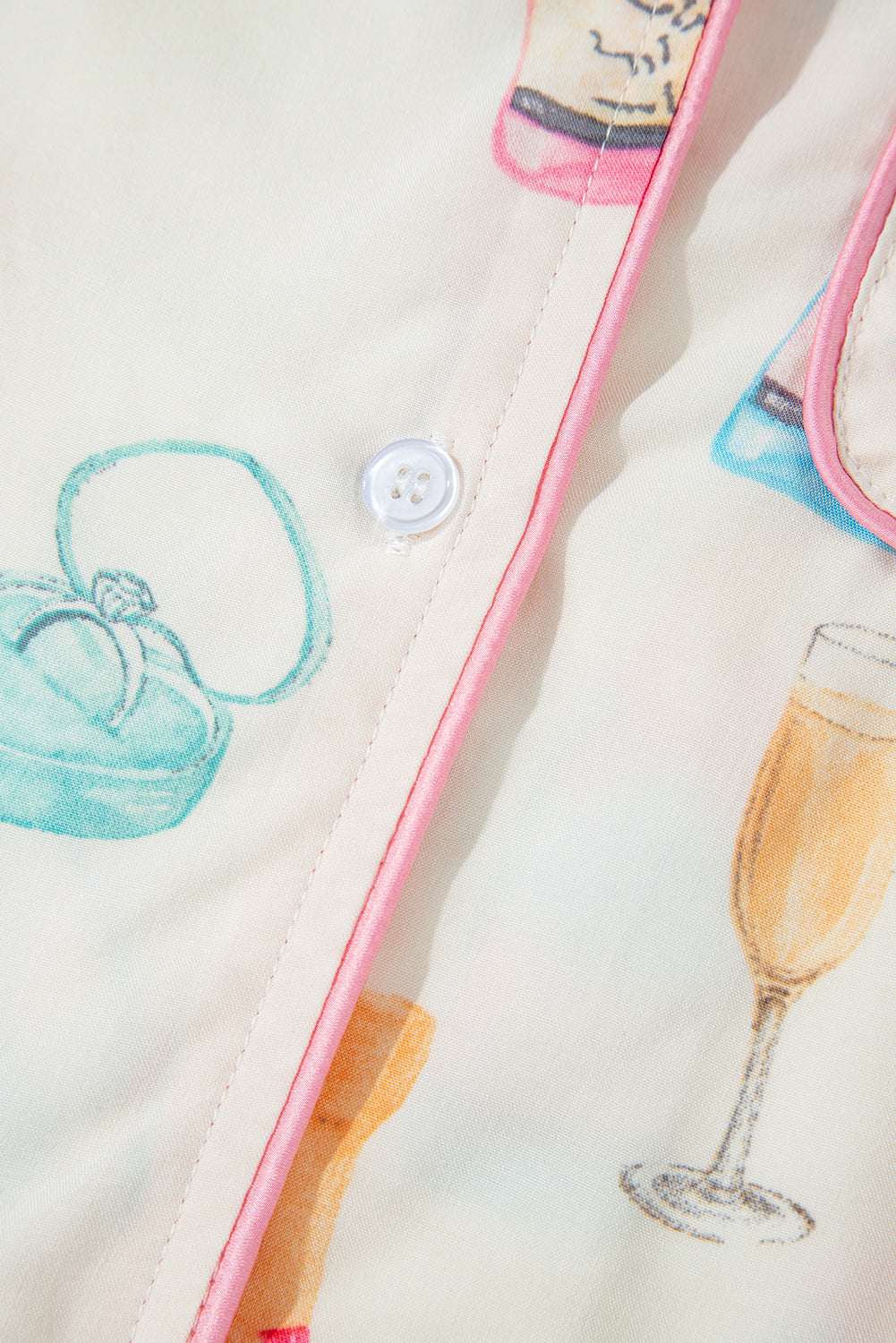 Ensemble pyjama deux pièces blanc à imprimé verre à vin et nœud papillon de Noël-A WOMAN WE LOVE