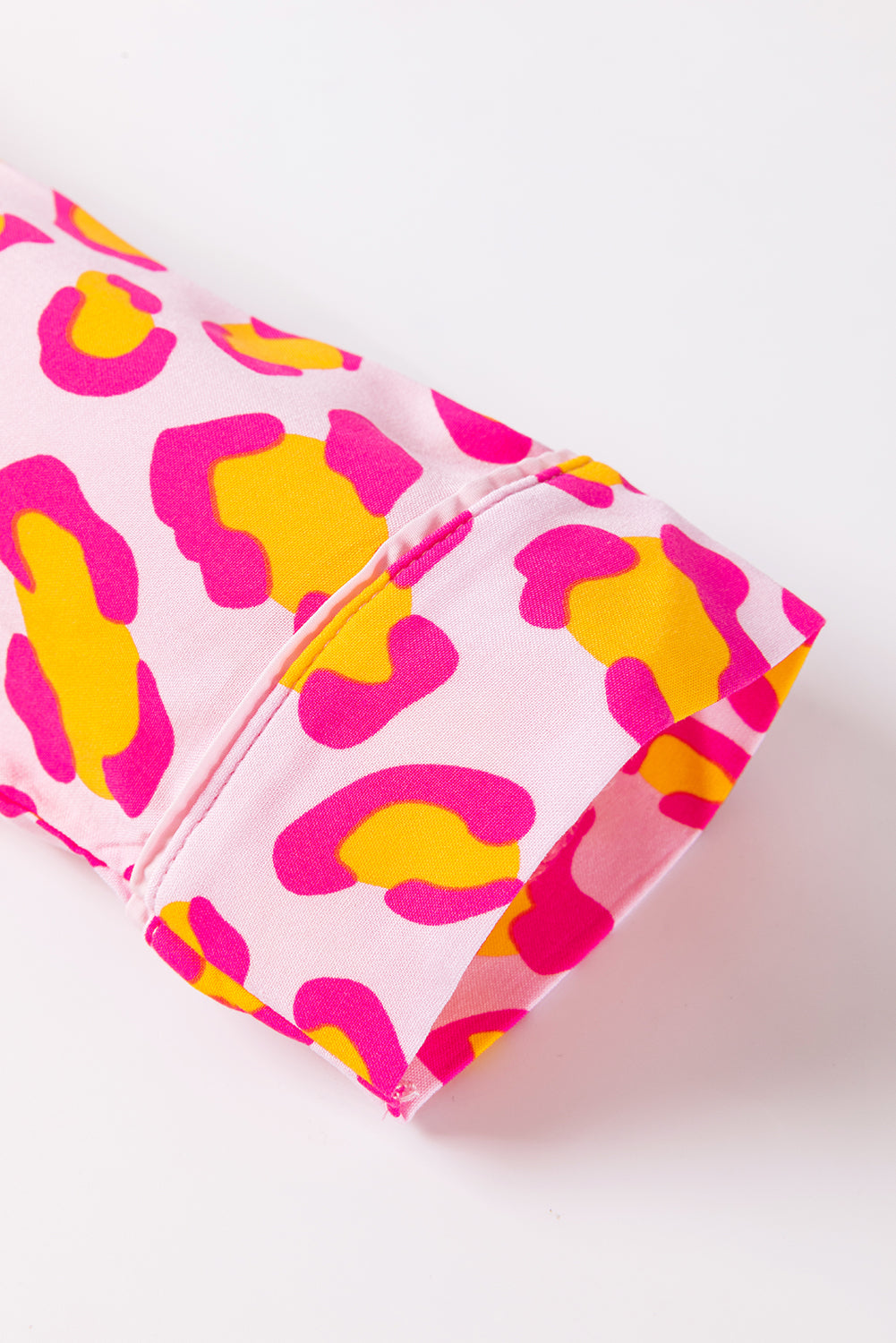 Ensemble pyjama rose chemise à manches longues et short à imprimé léopard-A WOMAN WE LOVE