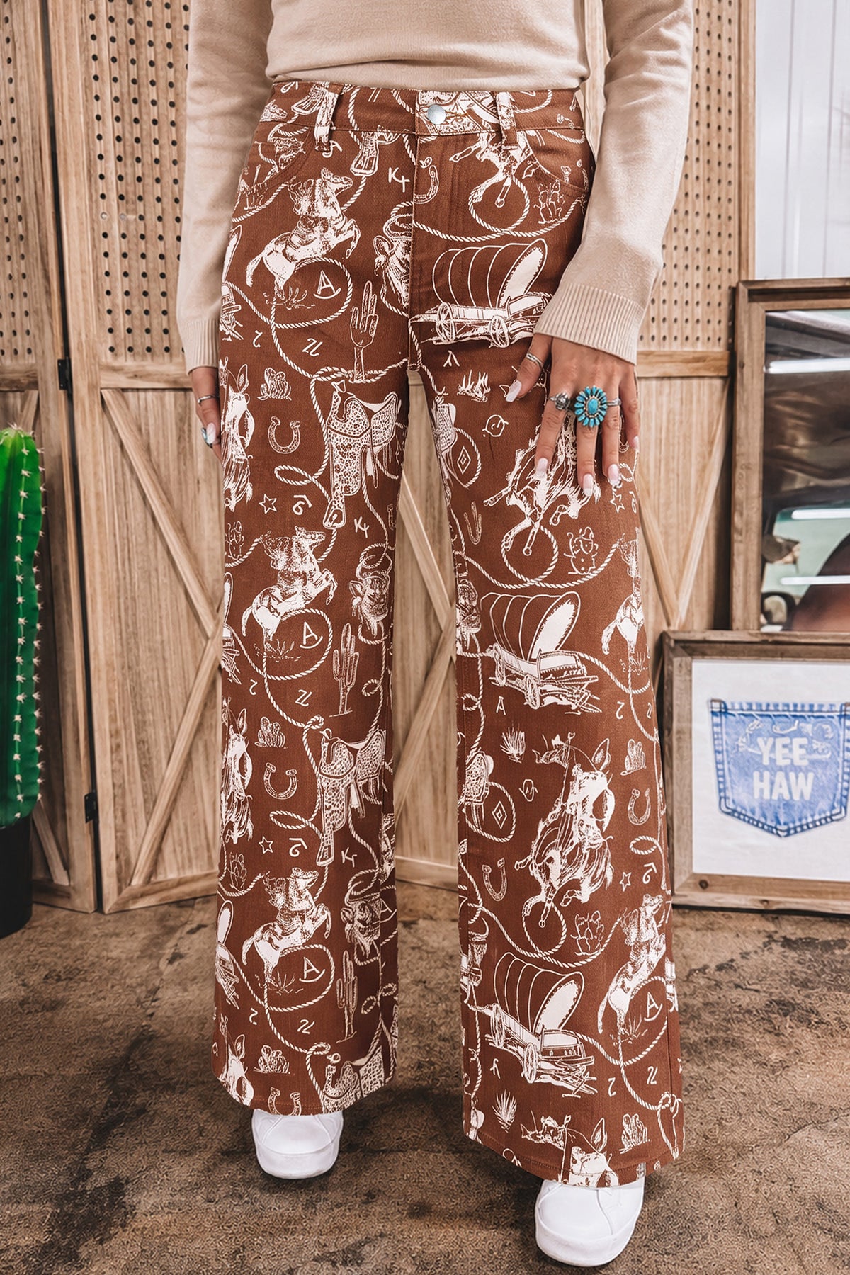 Jean large beige ou marron à imprimé patchwork floral