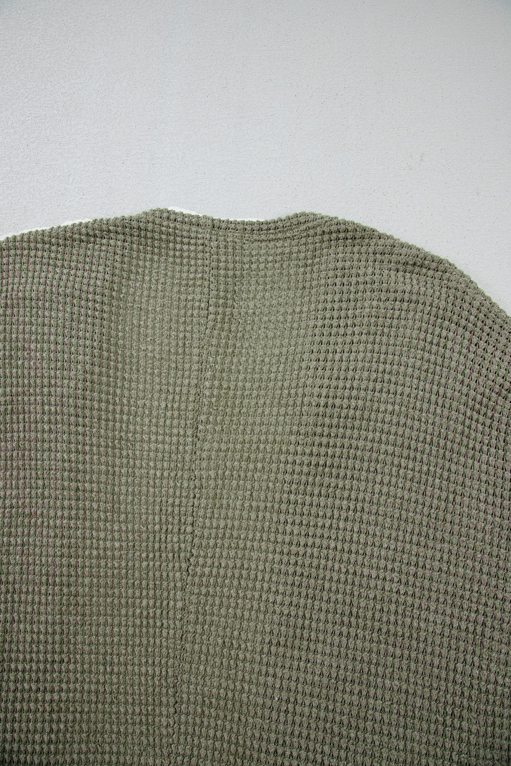 Cardigan grande taille en tricot gaufré à épaules tombantes ouvert sur le devant avec poches-A WOMAN WE LOVE