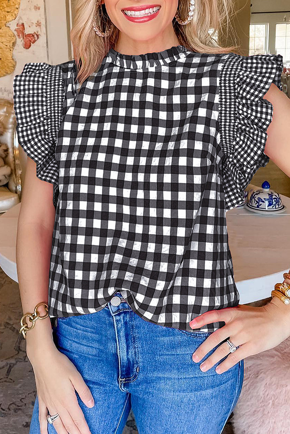 Chemisier noir à carreaux, manches à volants et col à volants-A WOMAN WE LOVE