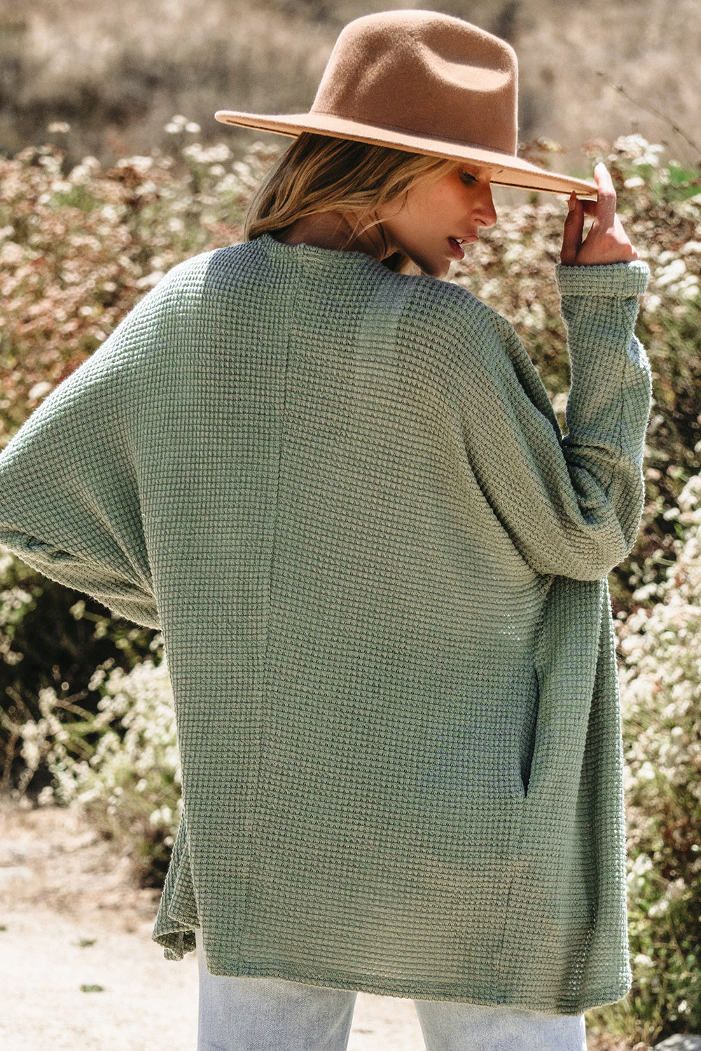Cardigan ouvert sur le devant en tricot gaufré Laurel Green-A WOMAN WE LOVE