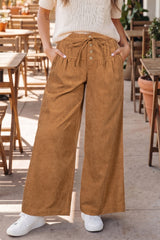 Pantalon large camel en velours côtelé à boutons en bois