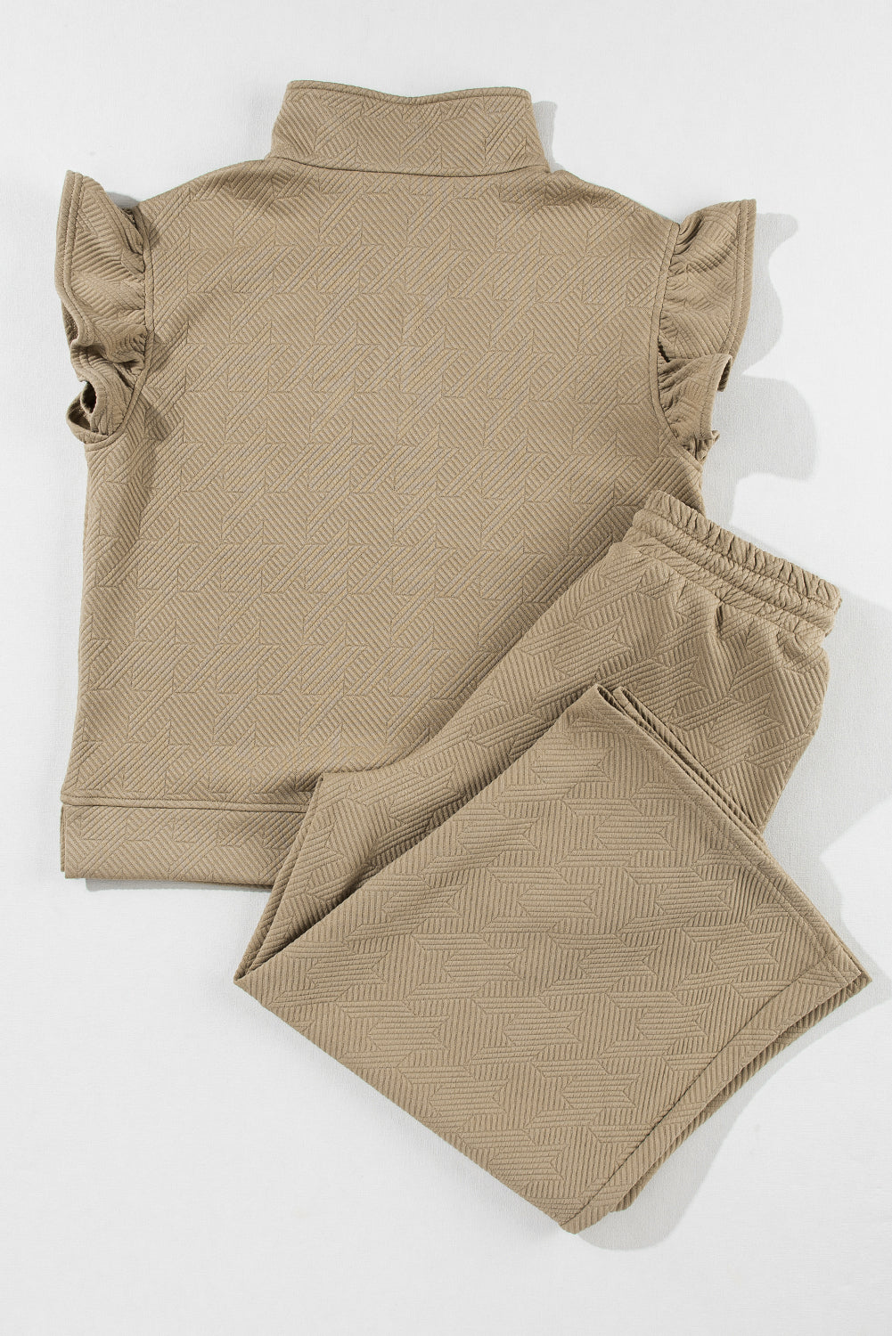 Conjunto de pantalones anchos con top con mangas acampanadas y textura de color caqui pálido