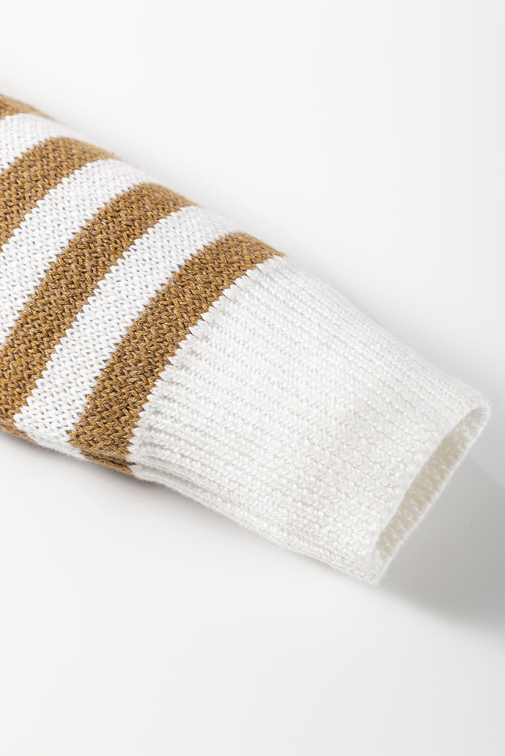 Cardigan marron à col en V boutonné et rayé à carreaux-A WOMAN WE LOVE