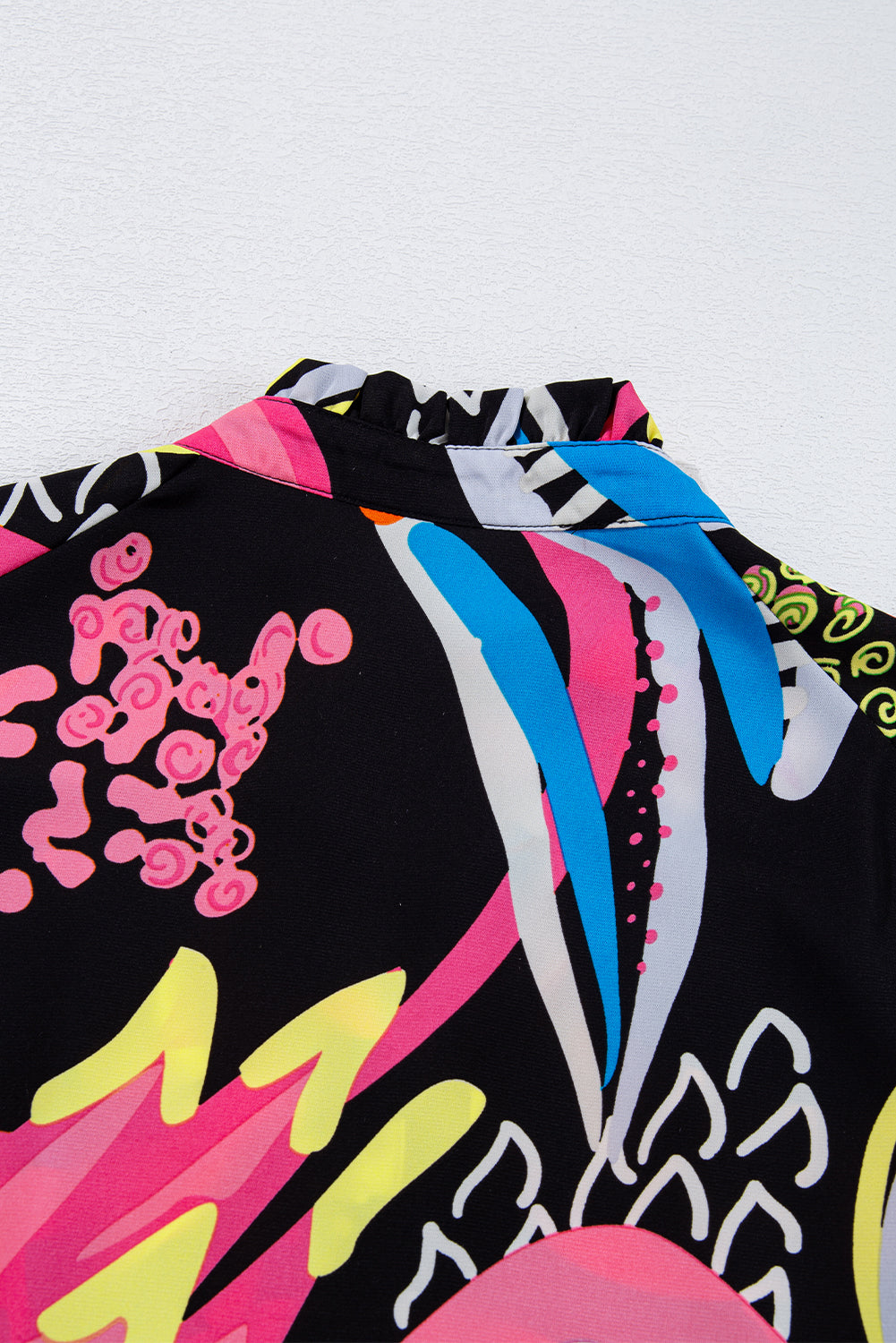 Blouse noire à col en V-A WOMAN WE LOVE