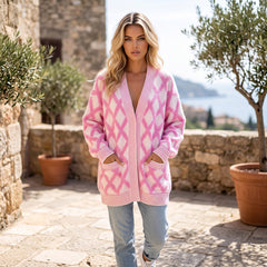 Cardigans in pink diamond pattern knitting, open on the front, with pockets