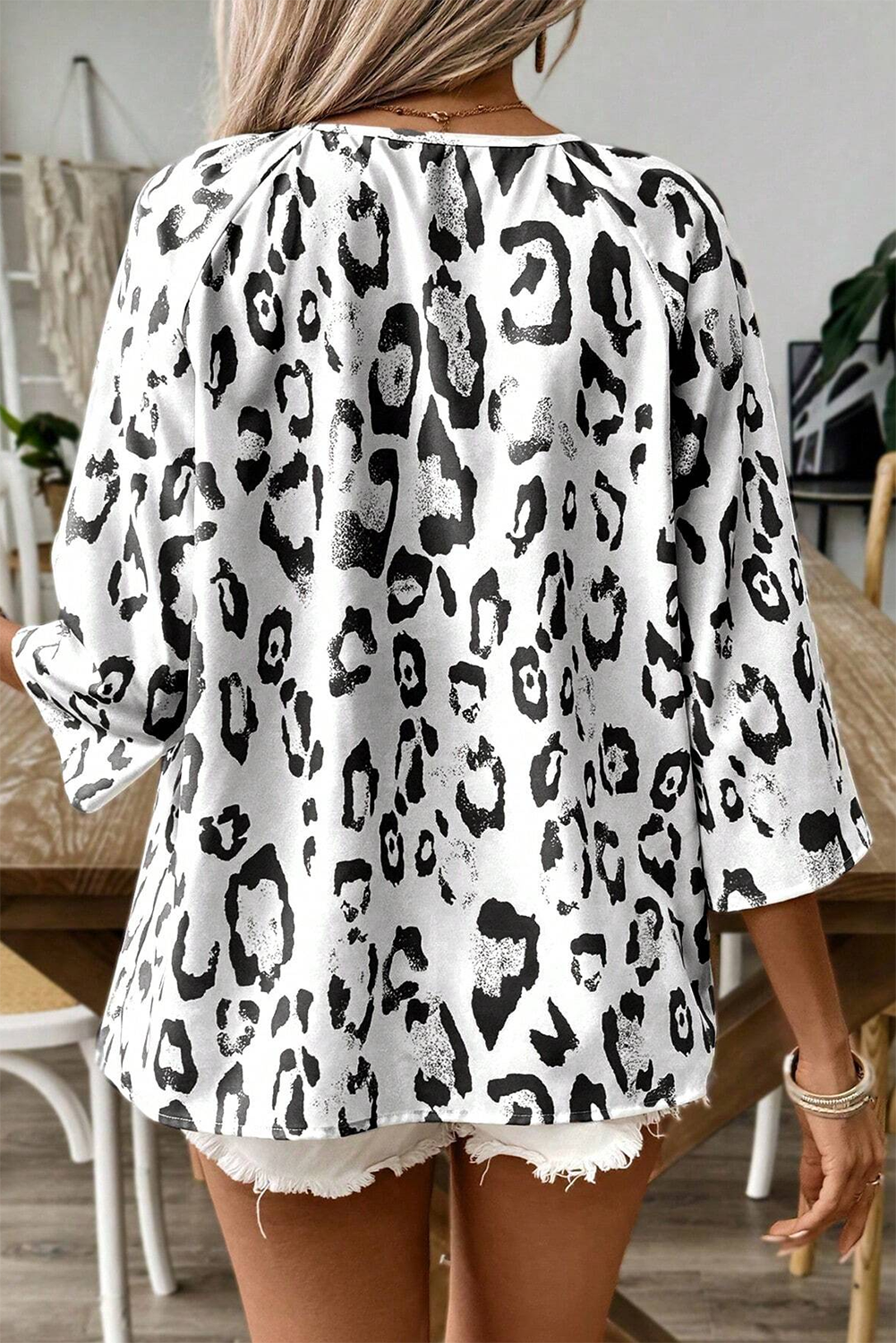 Chemisier noir imprimé léopard froncé à col en V *-A WOMAN WE LOVE