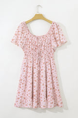 Robe courte fleurie rose à volants et manches courtes