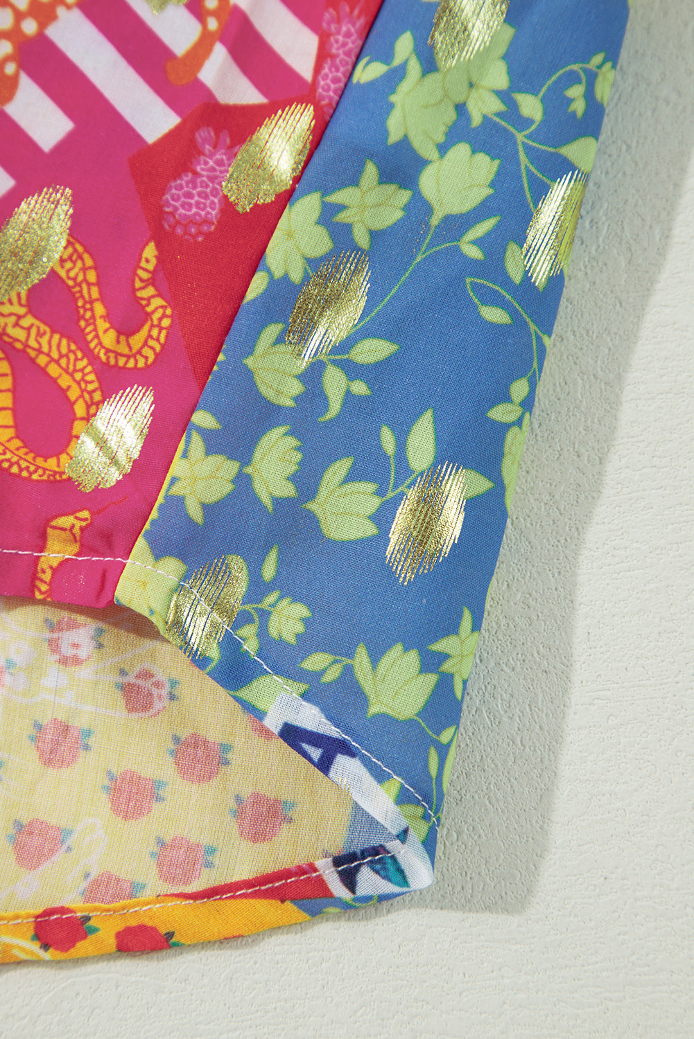 Chemise ample boutonnée à imprimé abstrait color block rouge rose-A WOMAN WE LOVE