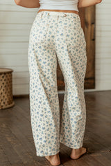 Jean baril beige fleuri à cordon et œillets, longueur cheville