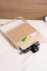 Sac d’épaule beige tressé à poche en simili cuir et sangle réglable