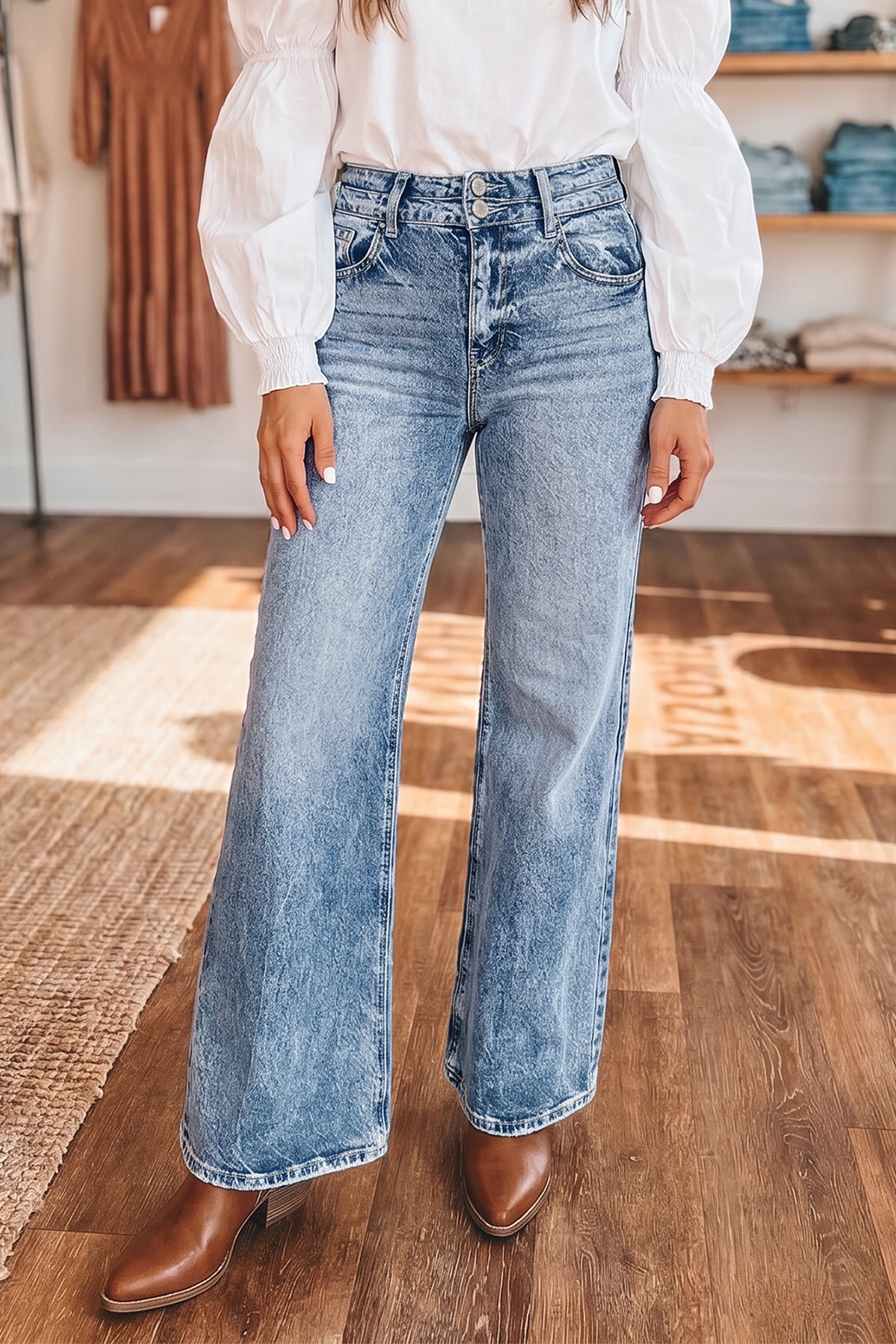 Jean évasé bleu délavé à taille haute et double bouton