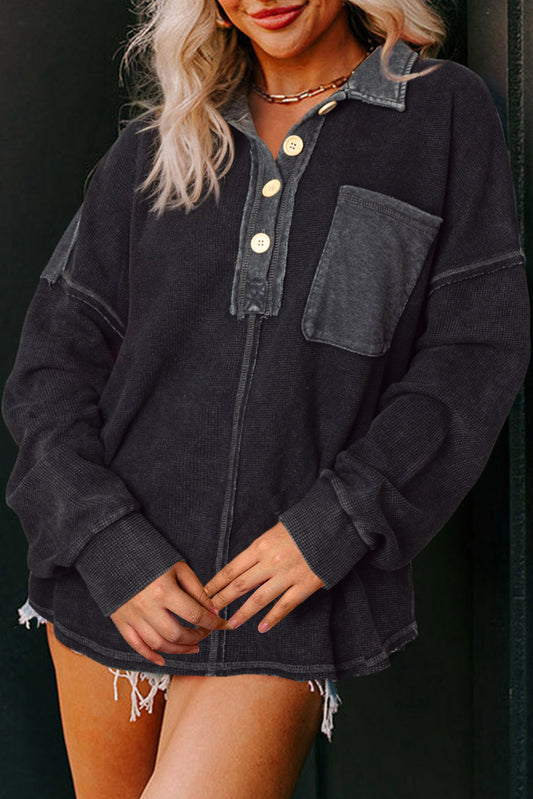 Sudadera henley con bolsillo con costuras expuestas estilo gofre negro