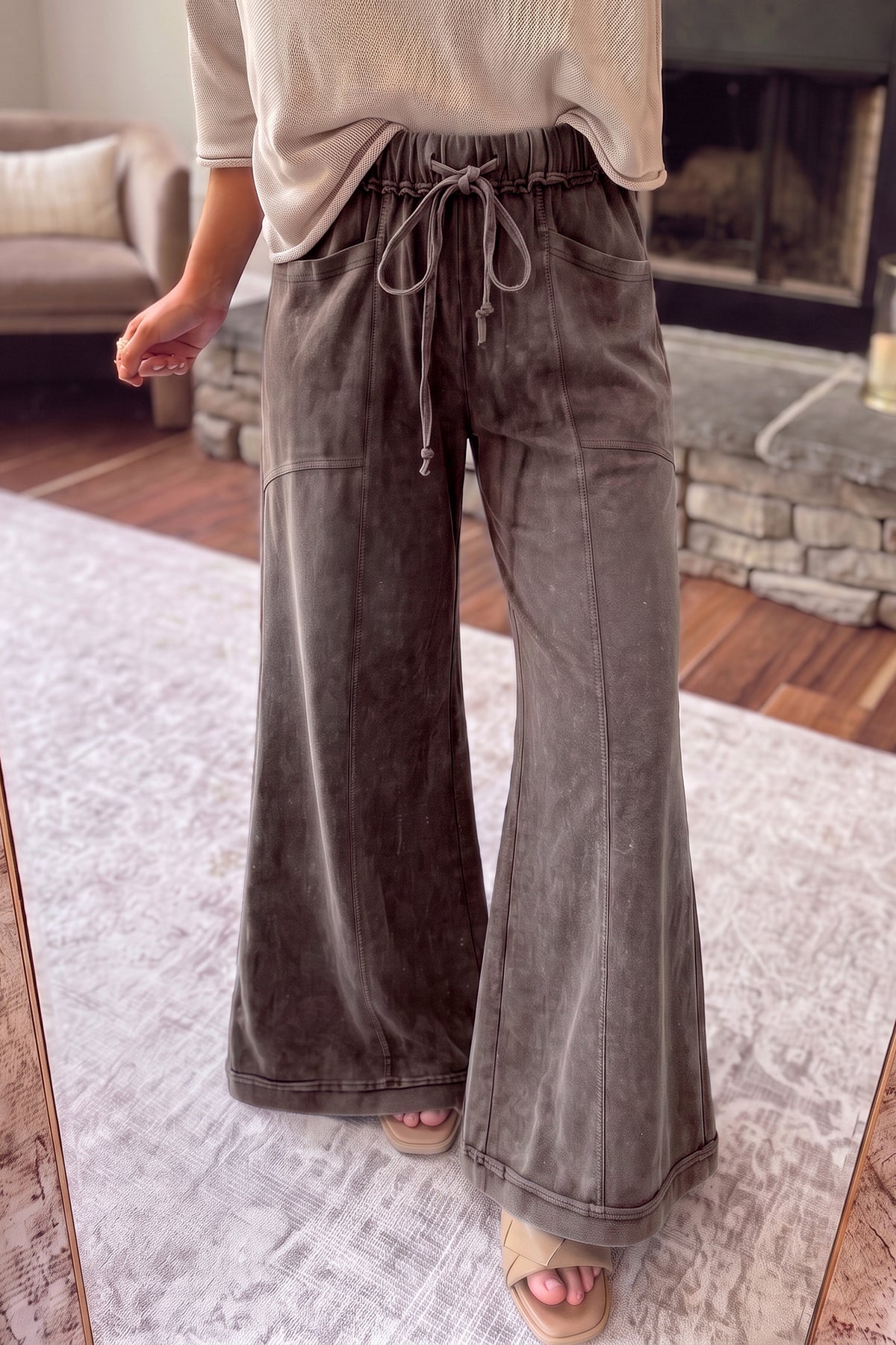 Pantalon évasé en coton délavé à cordon et coutures apparentes