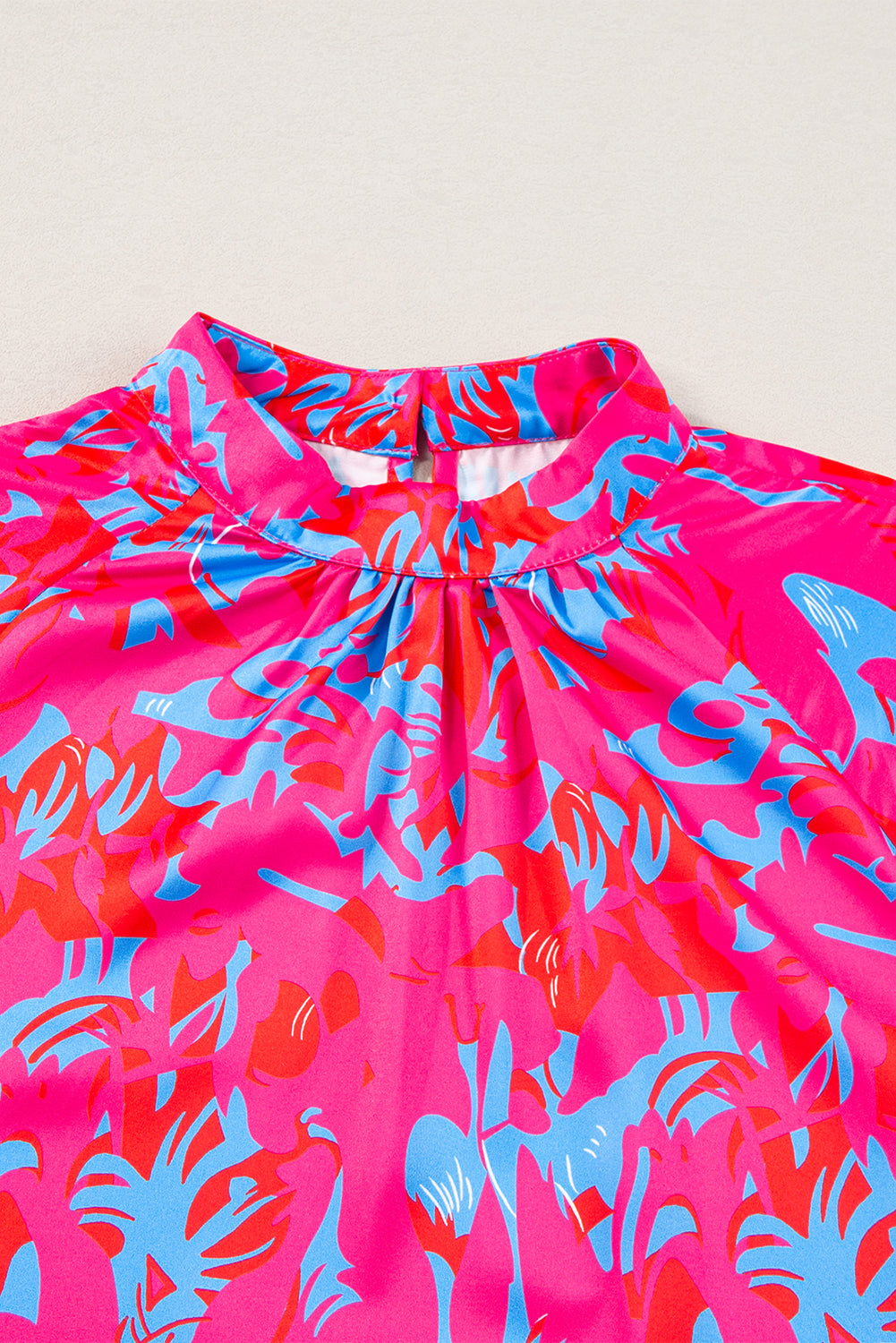 Blouse violette imprimée à manches bulles et col montant-A WOMAN WE LOVE