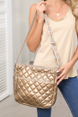 Grand sac d’épaule doré matelassé en simili cuir
