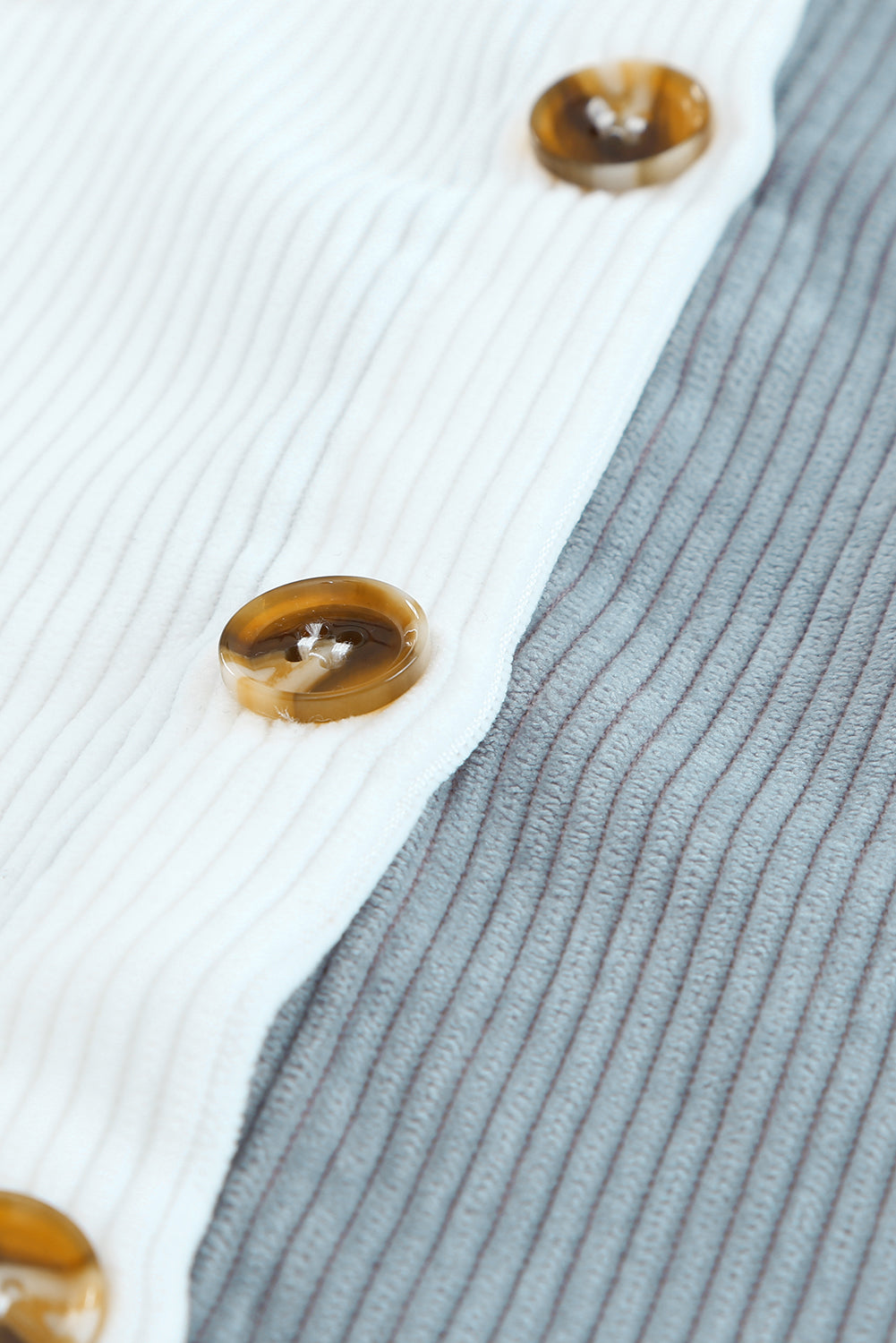 Chemise boutonnée blanche à blocs de couleurs avec poche-A WOMAN WE LOVE