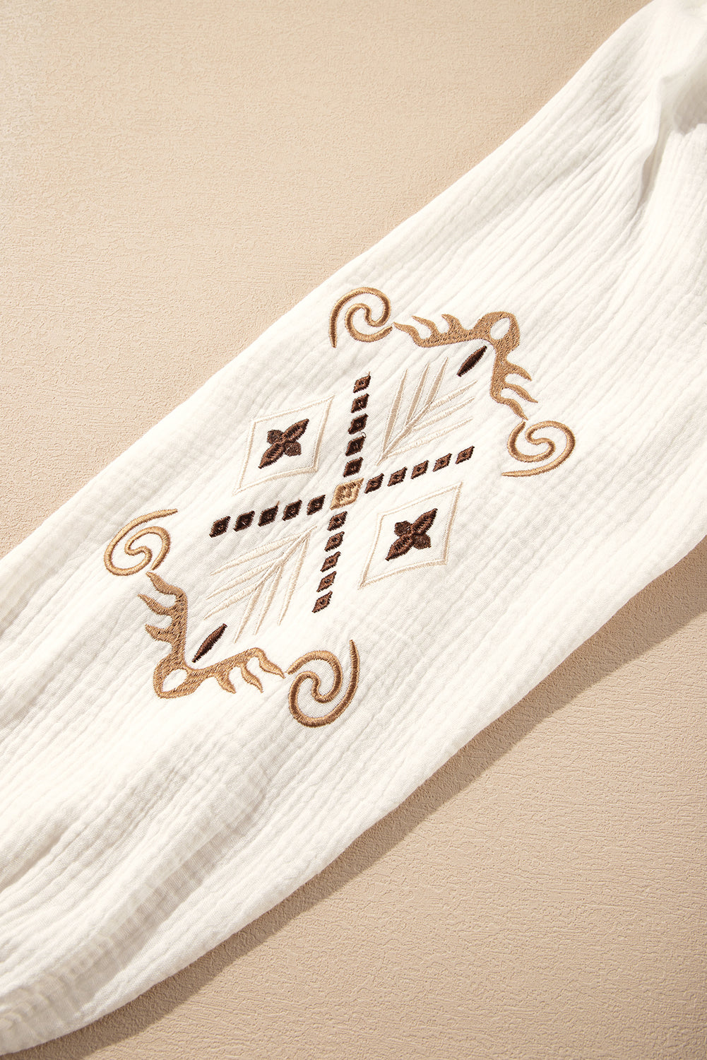 Chemise à col rond boutonnée texturée *-A WOMAN WE LOVE