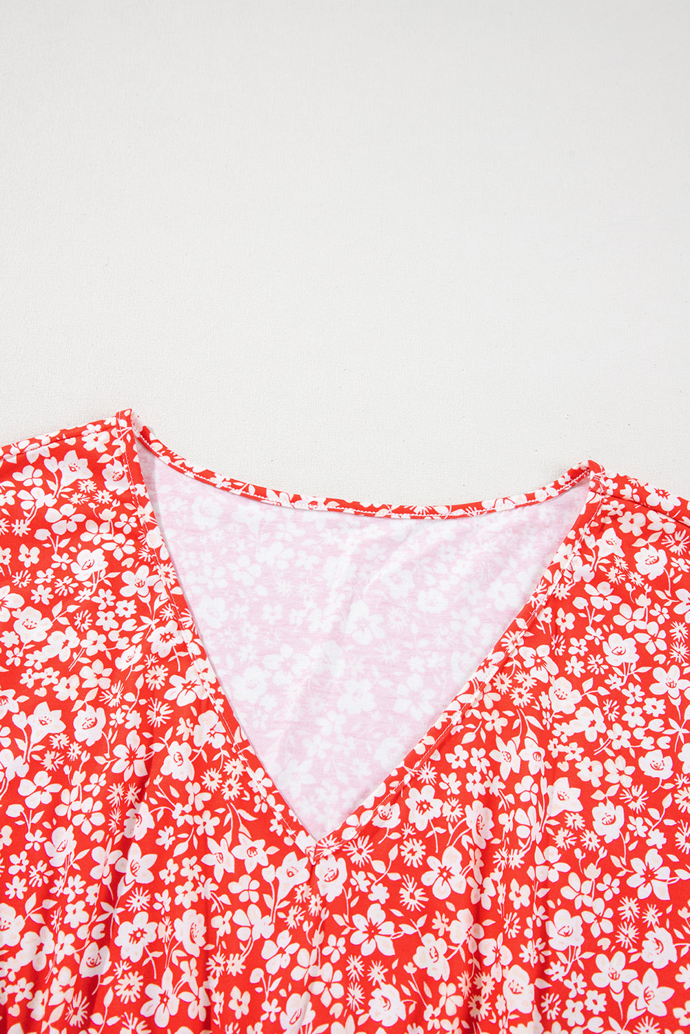 Chemisier fleuri à col en V et manches évasées *-A WOMAN WE LOVE