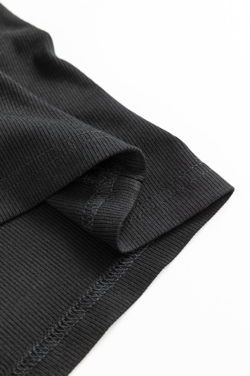 Chemisier en cuir noir à manches volantées *-A WOMAN WE LOVE