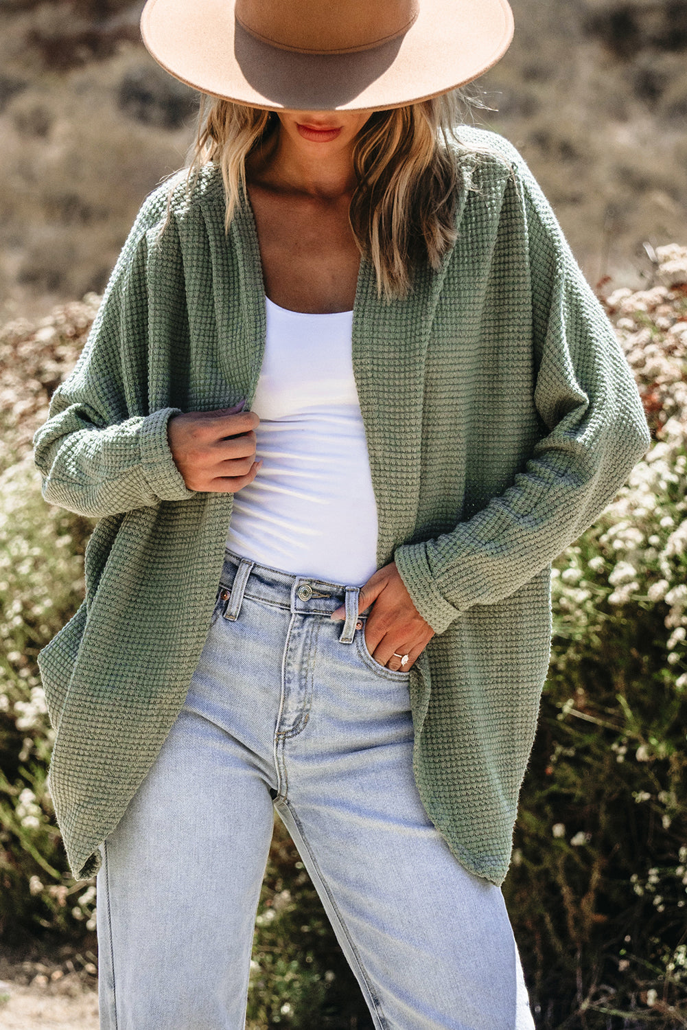 Cardigan ouvert sur le devant en tricot gaufré Laurel Green-A WOMAN WE LOVE
