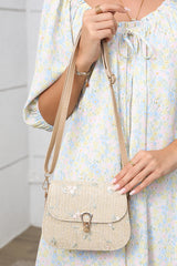 Petit sac d’épaule beige en paille tressée à rabat