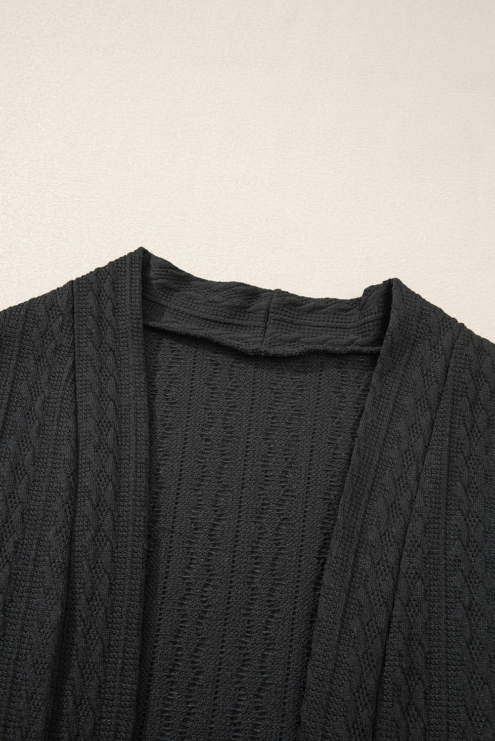 Cardigan noir ouvert sur le devant avec poches latérales en tricot texturé-A WOMAN WE LOVE
