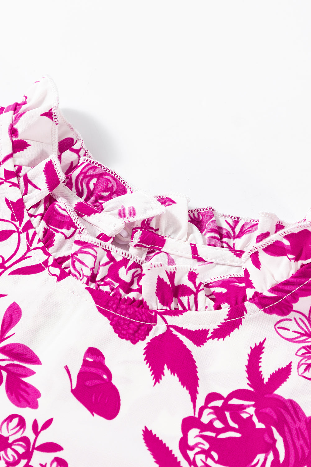 Chemisier rose à imprimé floral et manches à volants avec trou de serrure dans le dos-A WOMAN WE LOVE