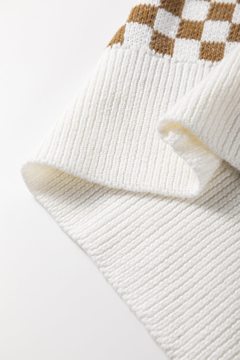 Cardigan marron à col en V boutonné et rayé à carreaux-A WOMAN WE LOVE