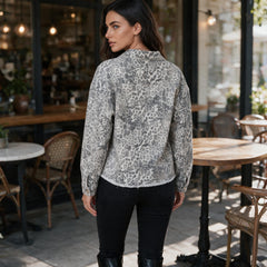 Veste en jean gris léopard à col et poches cloutés
