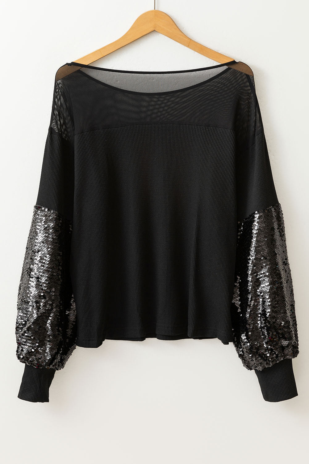 Blouse noire à manches lanternes et patchwork de sequins-A WOMAN WE LOVE