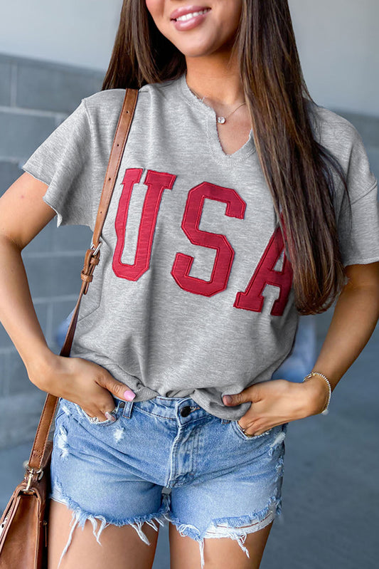 Camiseta holgada con cuello con muesca y parche con letras de EE. UU. en gris claro